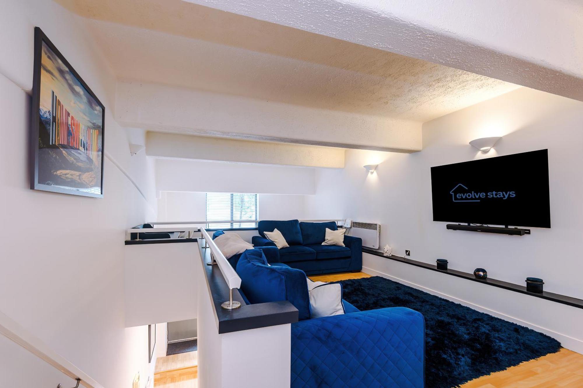 Stunning Duplex In Manchester, Workspace For Professionals *