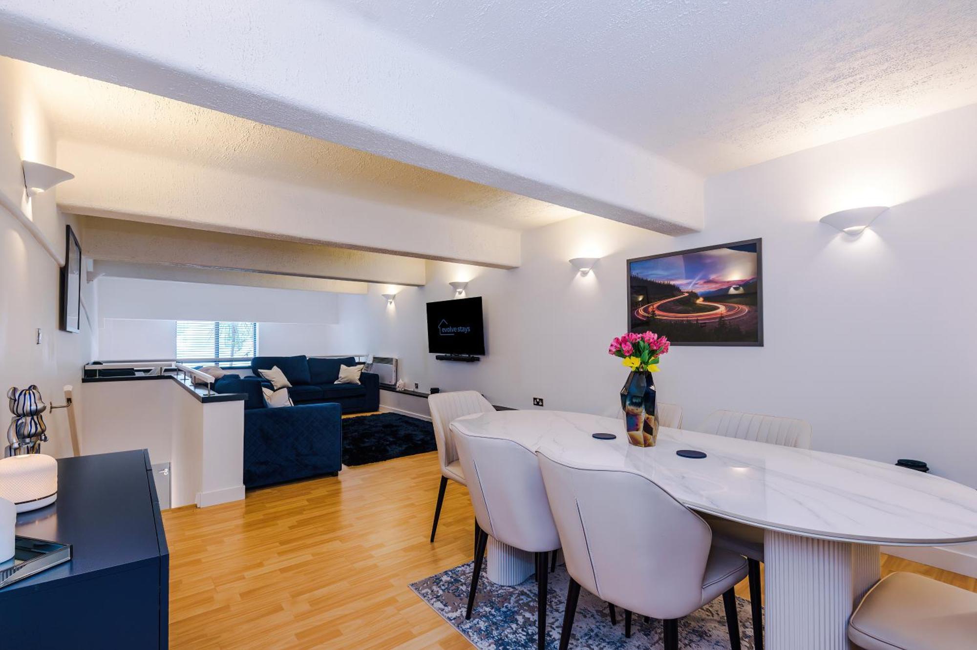 Apartment Stunning Duplex In Manchester, Workspace For Professionals