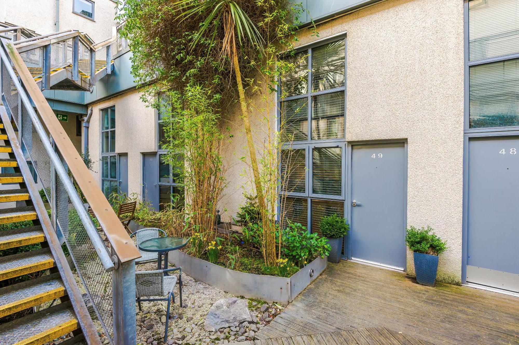 Stunning Duplex In Manchester, Workspace For Professionals Apartment