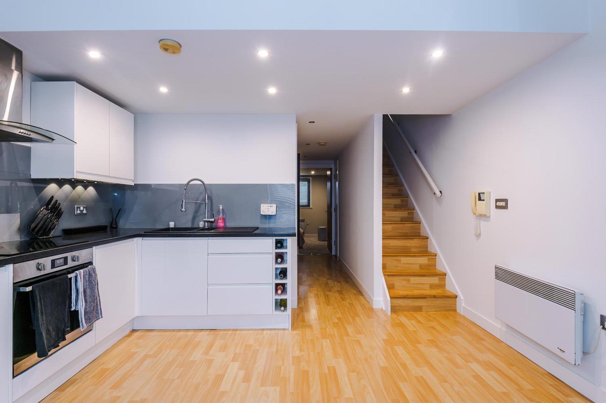 Stunning Duplex In Manchester, Workspace For Professionals Apartment Manchester