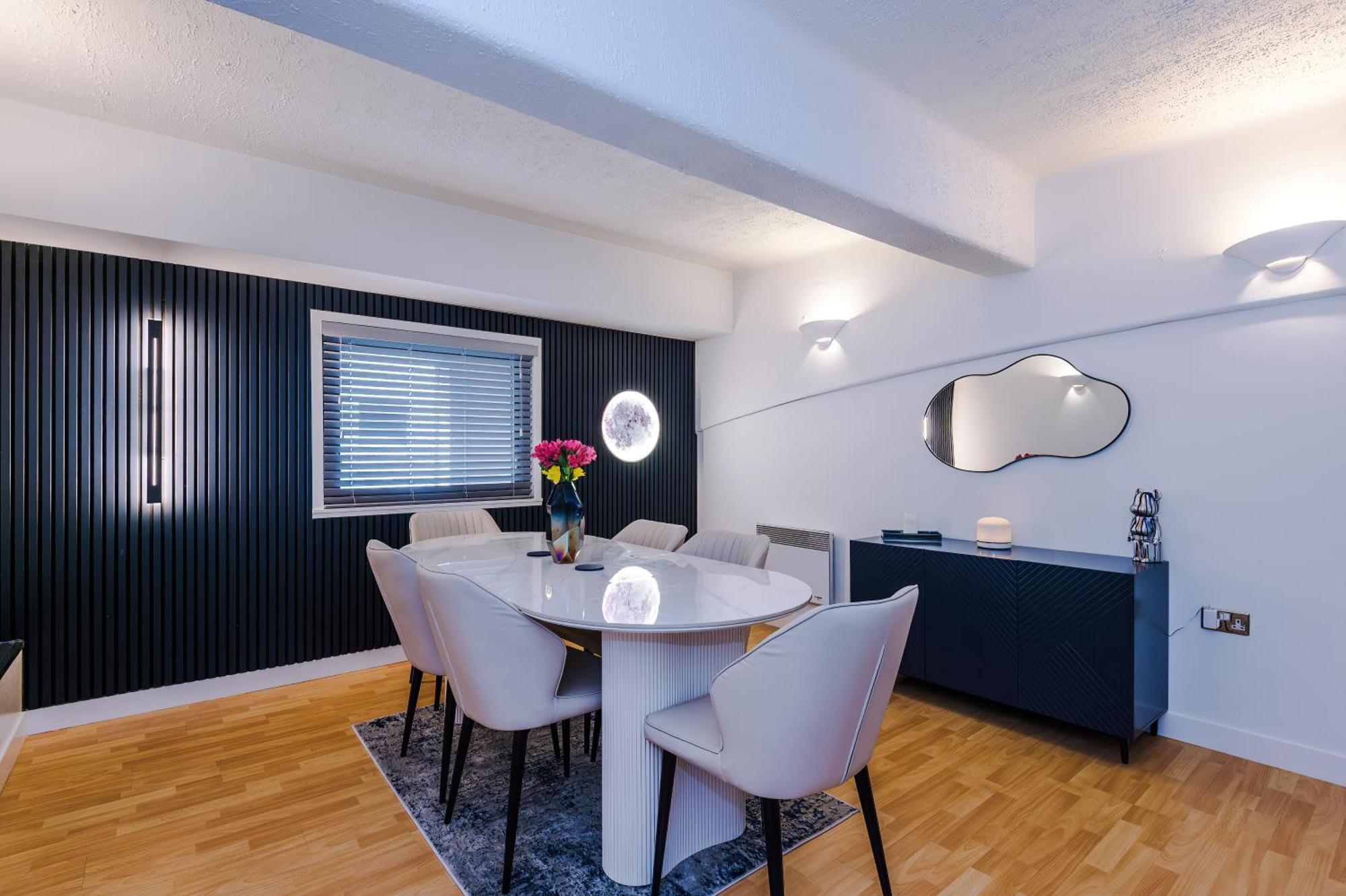Stunning Duplex In Manchester, Workspace For Professionals *