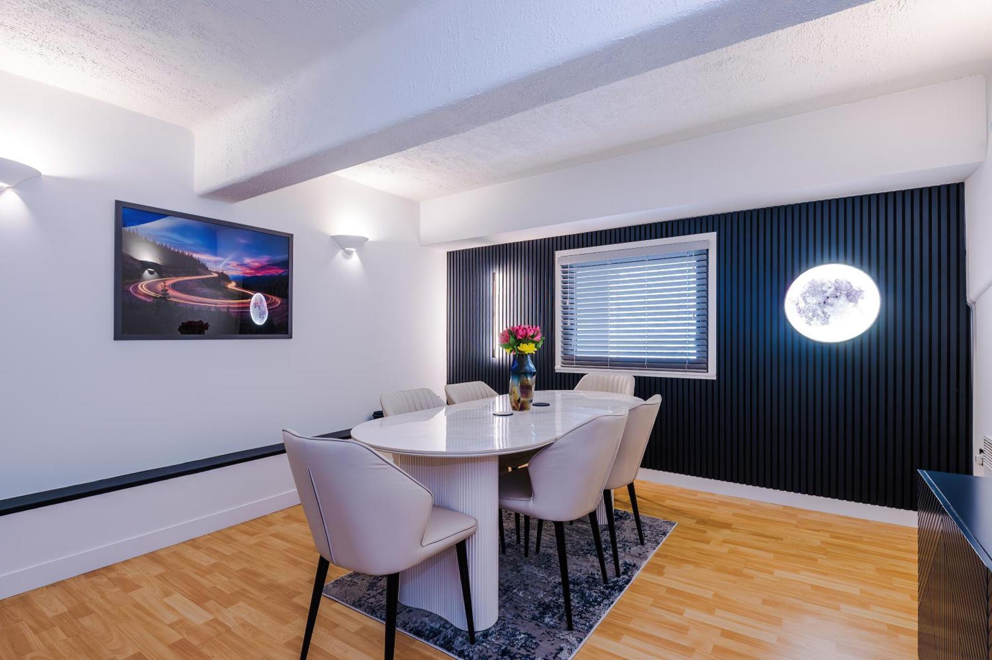 Apartment Stunning Duplex In Manchester, Workspace For Professionals